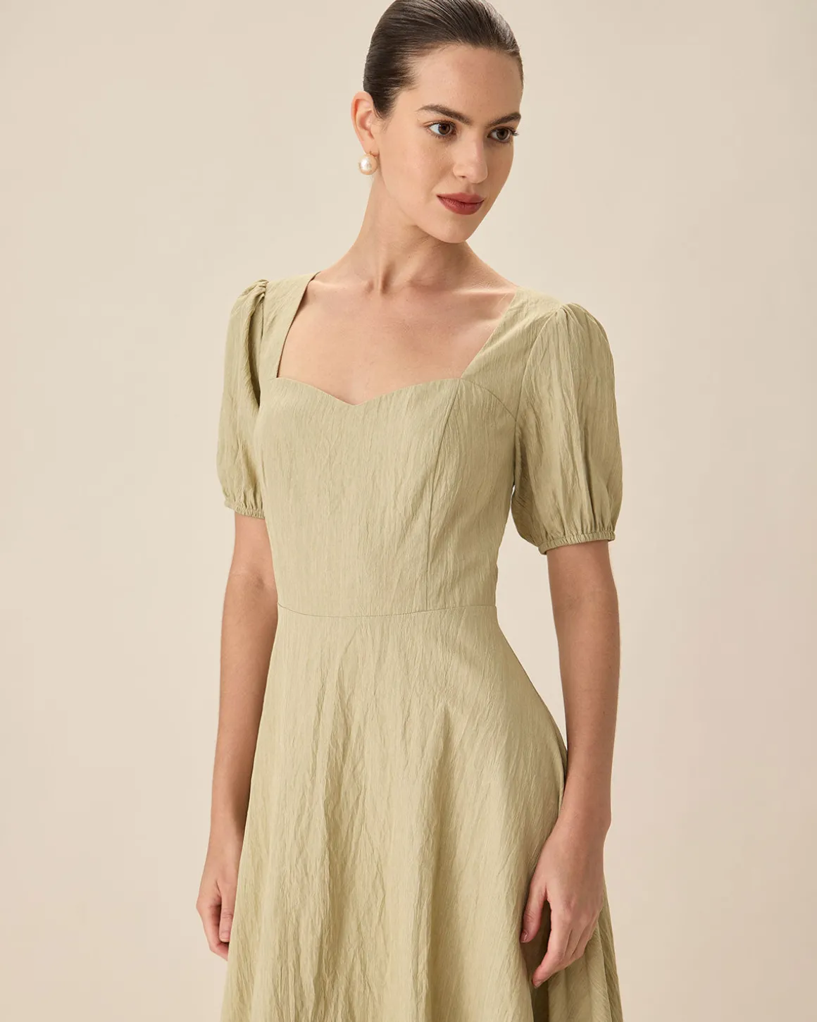 Green Sweetheart Neck Shirred Midi Dress