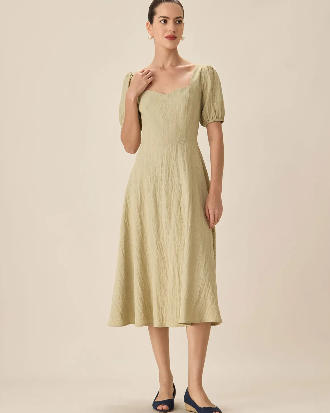 Green Sweetheart Neck Shirred Midi Dress