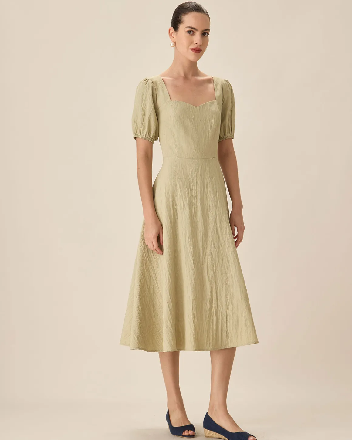 Green Sweetheart Neck Shirred Midi Dress