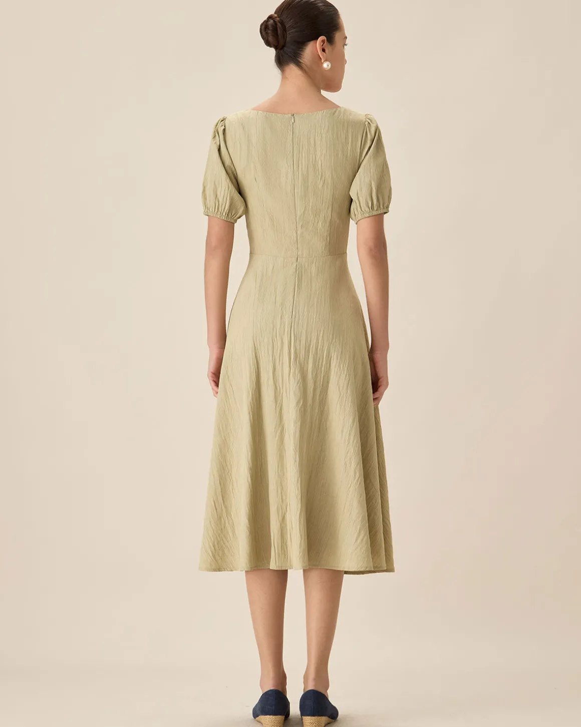 Green Sweetheart Neck Shirred Midi Dress