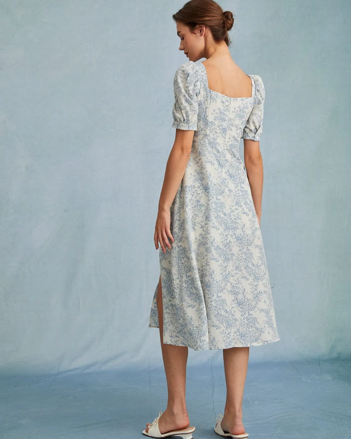 The Blue Sweetheart Neck Puff Sleeve Floral Midi Dress