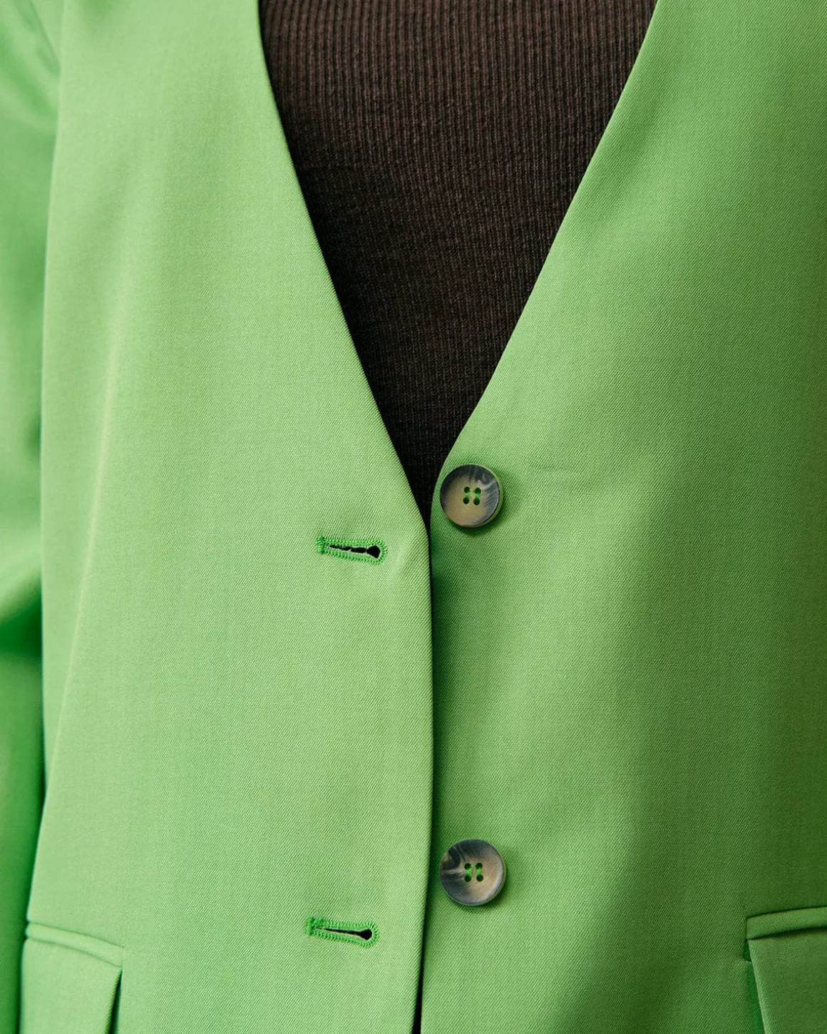The Solid V Neck Button-up Blazer