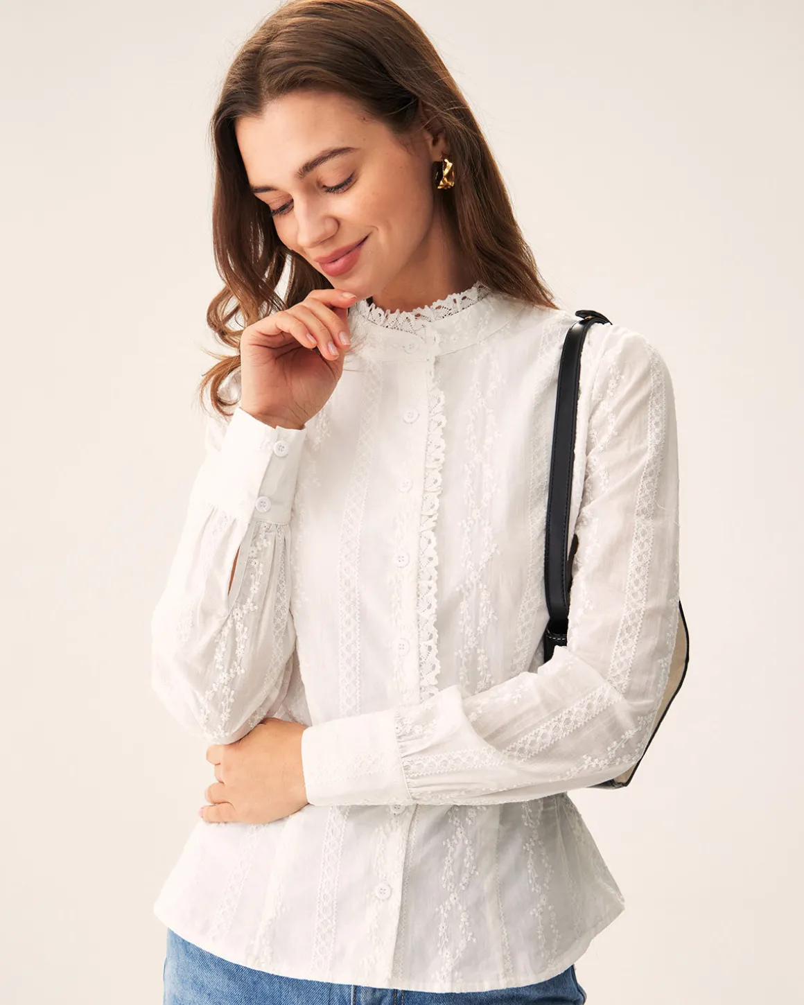 White Embroidery Round Neck Shirt