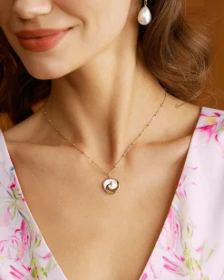 White Seashell Pendant Necklace