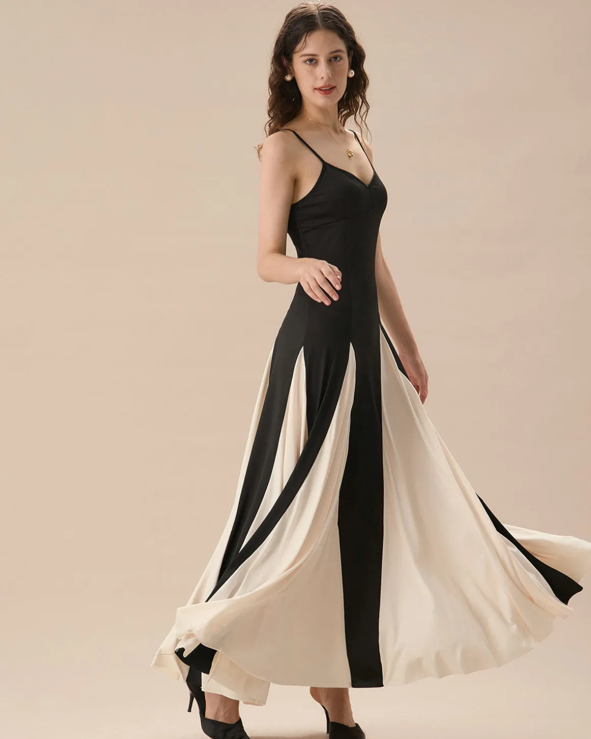 Women's Black Contrasting Pleated Slip Maxi Dress